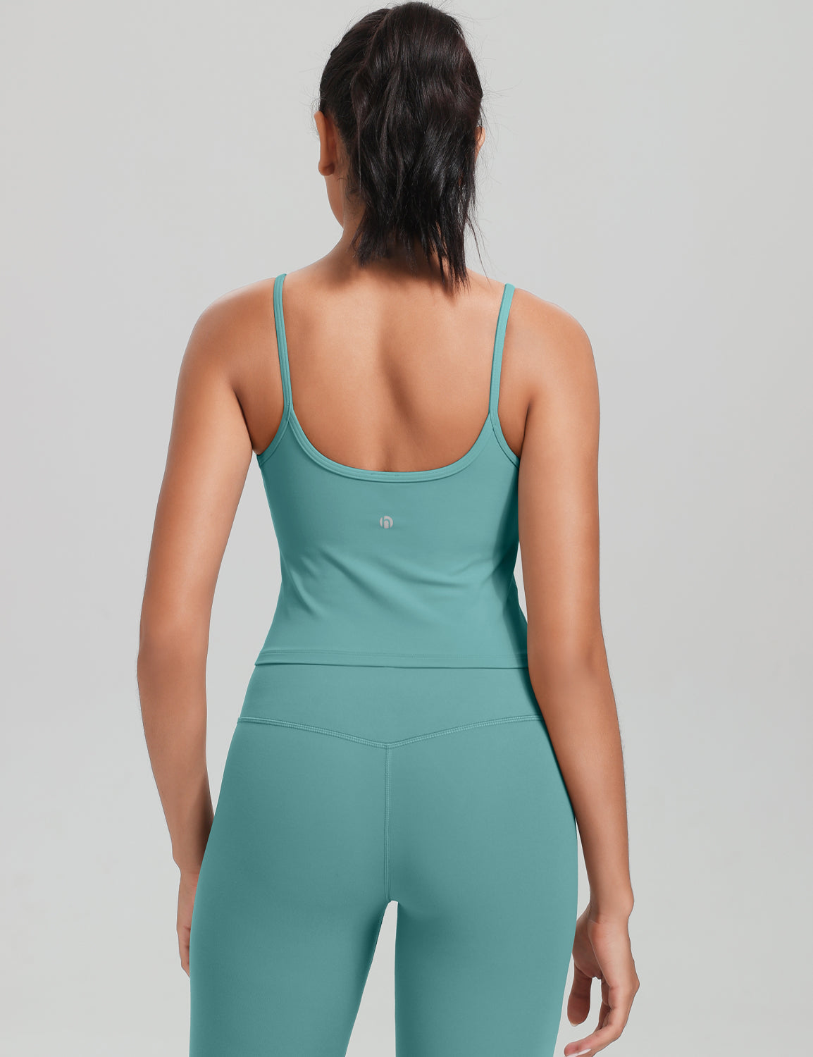 HeyNuts Cropped Cami Tank Top for Womens, Square Neck Spaghetti Strap Low Impact Yoga Longline Sports Bras Padded A-C Cups