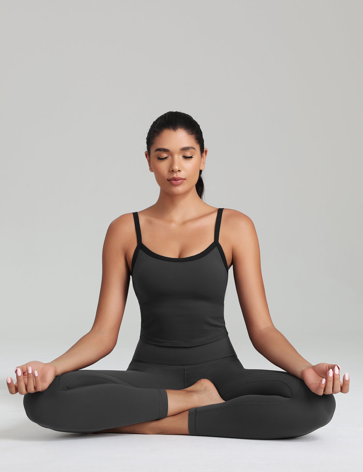 HeyNuts Vintage Color-Block Strappy Tank Top for Womens, Cute Contrasting Trim Yoga Longline Sports Bras Padded A-D Cups