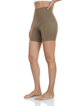 Load image into Gallery viewer, HeyNuts Essential Yoga Shorts 6&#39;&#39; Biker Shorts with Side Pockets
